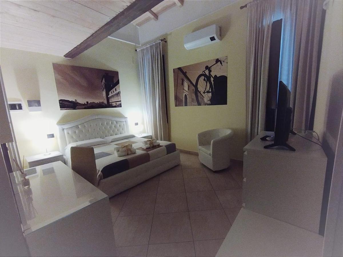 Dimora Al Saraceno Hotel แฟร์รารา ภายนอก รูปภาพ