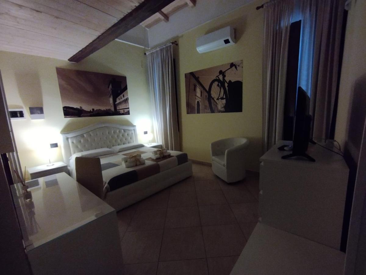 Dimora Al Saraceno Hotel แฟร์รารา ภายนอก รูปภาพ